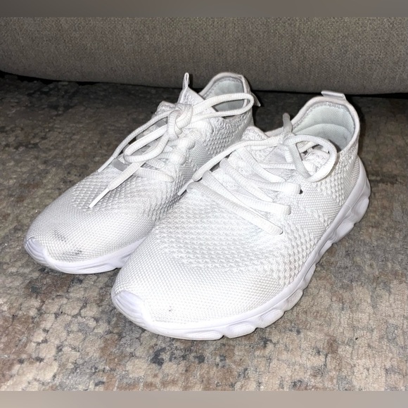 White Athletic Sneakers women’s size 6 - Picture 1 of 3